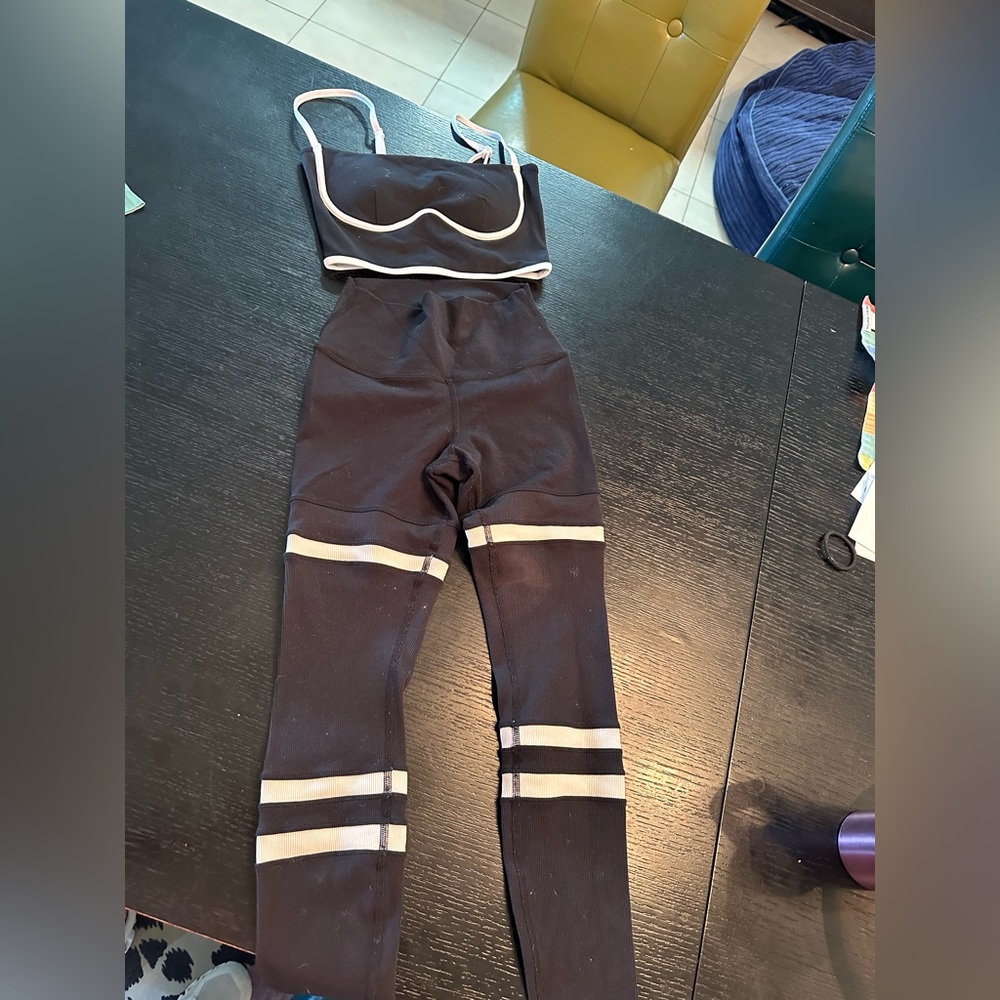 Alo Yoga Legit High-waist Striped Leggings and Bra size small